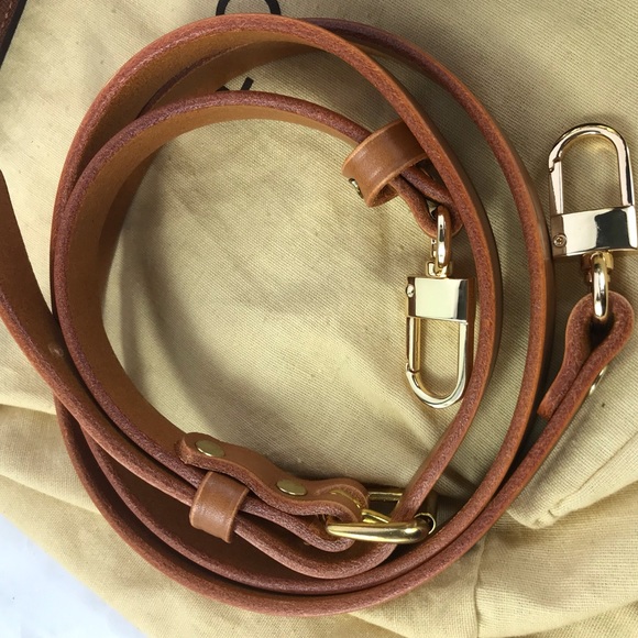 Louis Vuitton crossbody bag - Picture 8 of 8